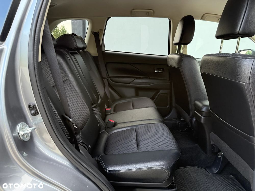 Mitsubishi Outlander - 24