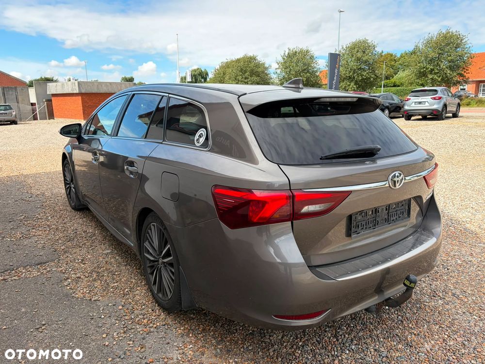 Toyota Avensis Touring Sports 1.8 Business Edition - 5