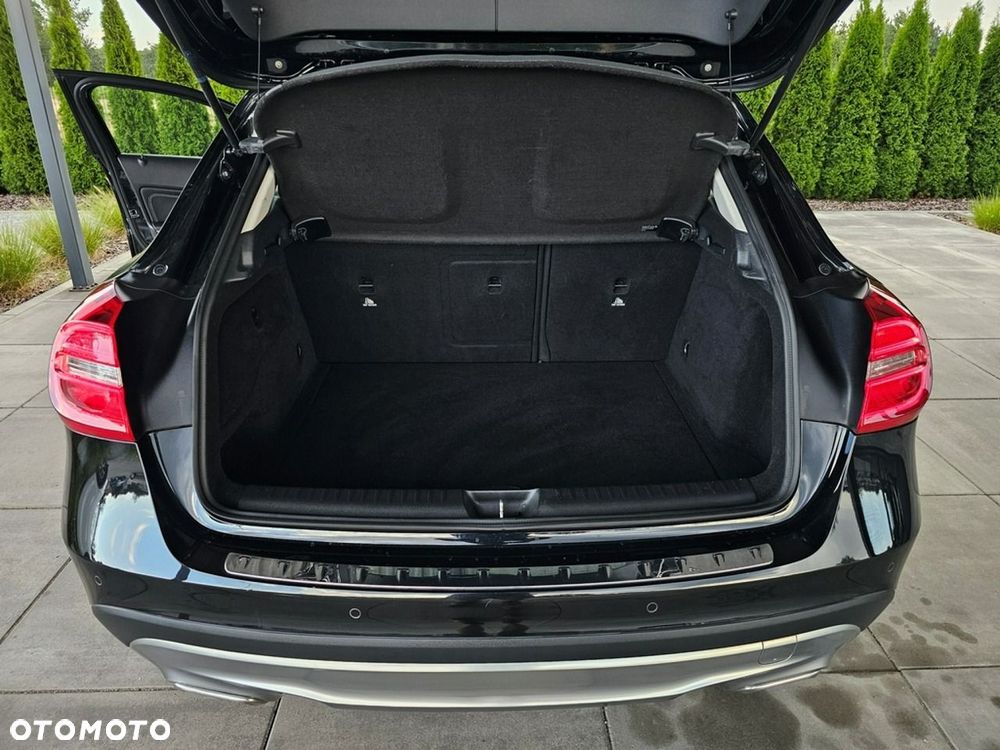 Mercedes-Benz GLA - 30