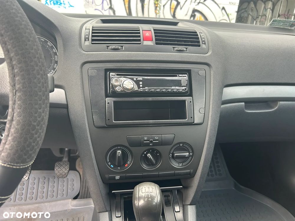 Skoda Octavia 1.6 FSI Ambiente - 10