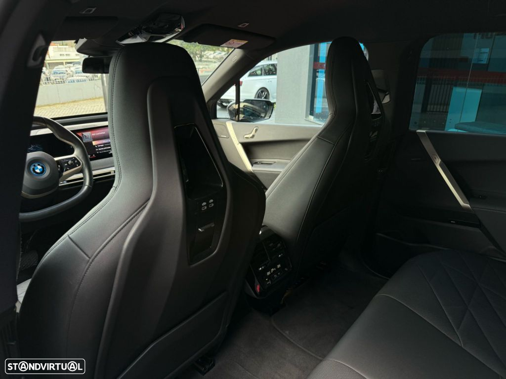 BMW iX xDrive 40 Pack Desportivo - 14