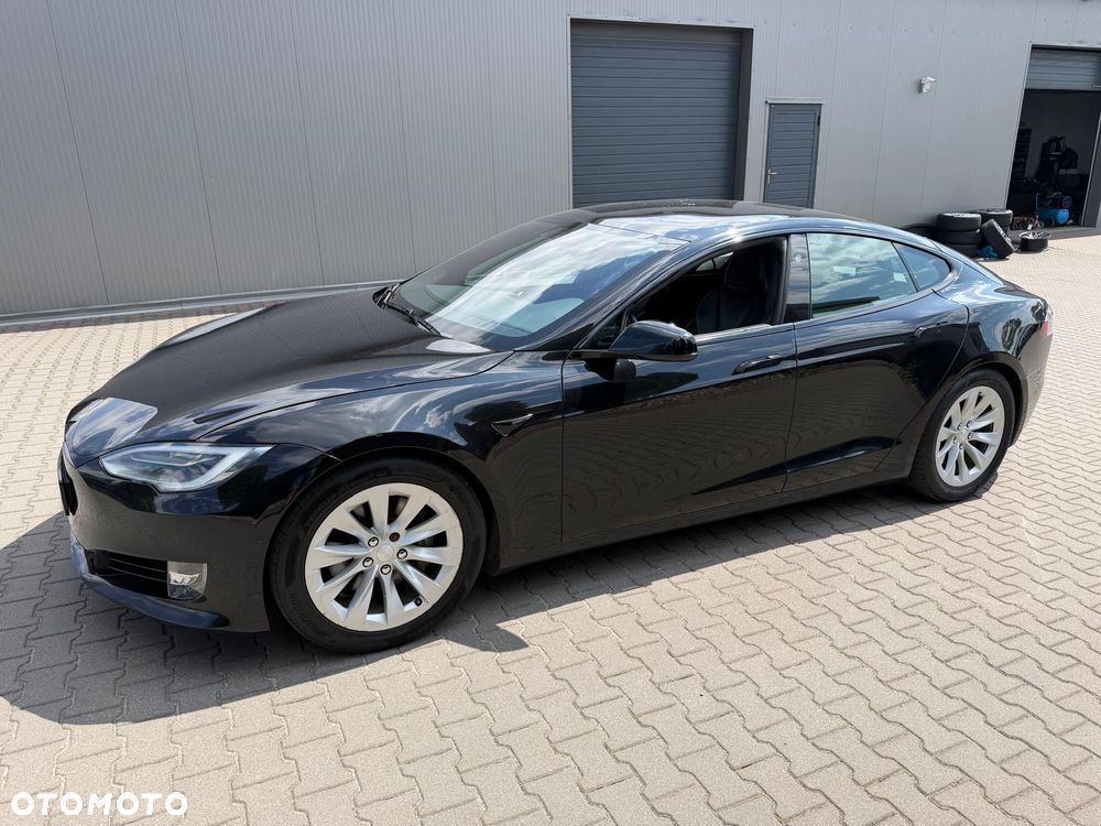 Tesla Model S - 22