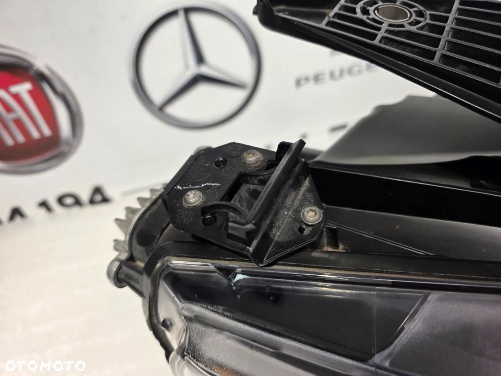 DODGE RAM V 1500 19- BLACK EDITION DYNAMIC IV PRAWA LAMPA PRZEDNIA PRZÓD , NR LE17F6410 / F00HTC705406 / P68477264AA , NR AUKCJI LPP155 - 19