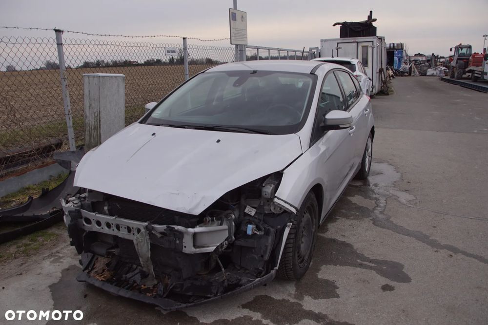 Auto na części - Ford Focus MK3 Lift 1.5 TDCI 95 KM GM5Q-6006-AA AV6R-7F096-GG ZJNC 2019R Silnik Skrzynia Drzwi Maska Błotnik Klapa Zderzak Lusterko Klamka Lampa Szyba Deska Kokpit Sterownik Moduł Czujnik Licznik Wyświetlacz Panel Kierownica - 2