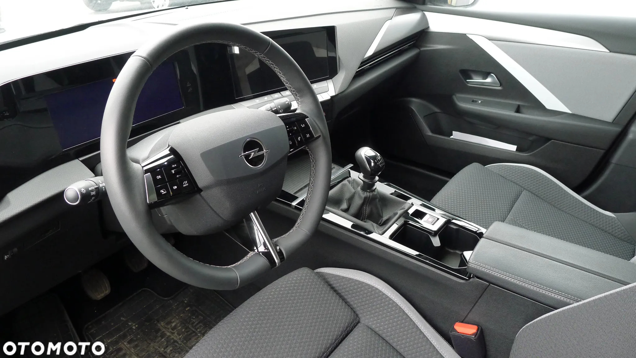 Opel Astra V 1.2 T Edition S&S - 10