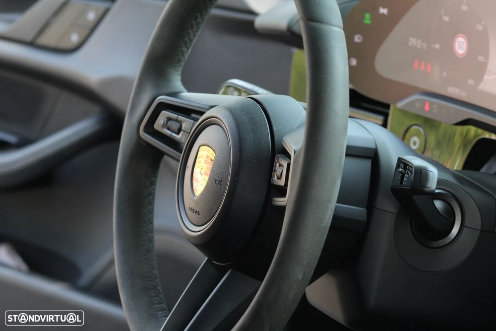 Porsche Taycan Cross Turismo 4 - 32