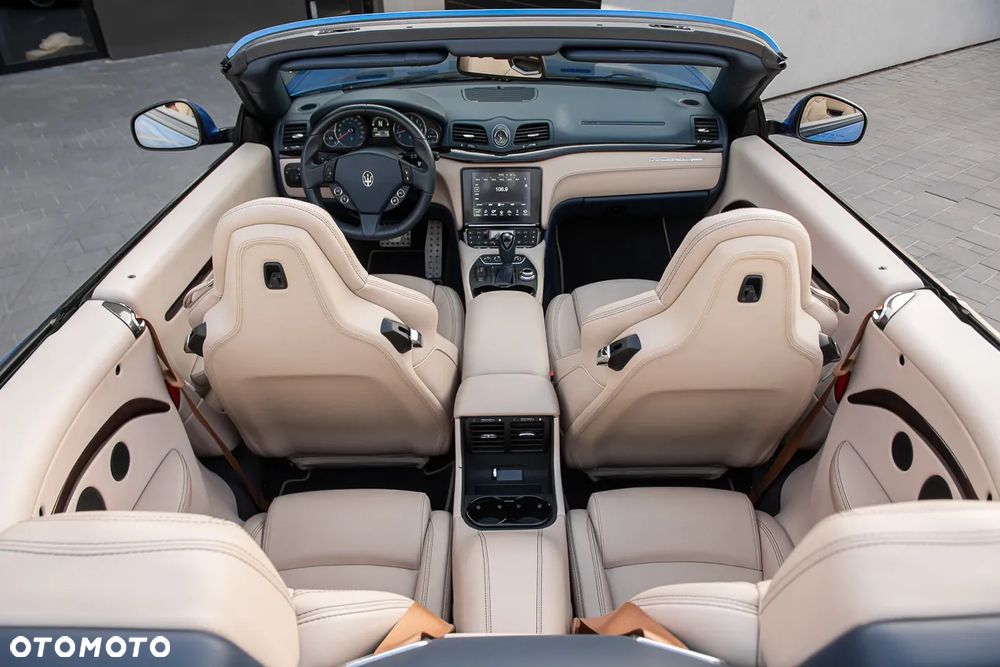 Maserati GranCabrio - 23