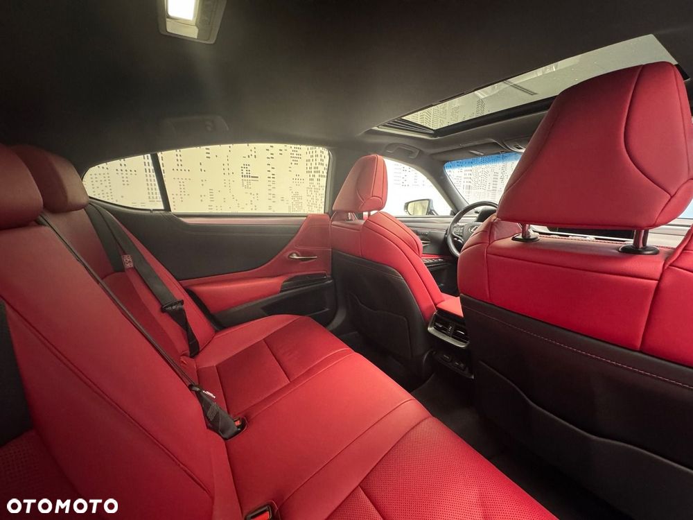 Lexus ES 300h F Sport Edition - 10