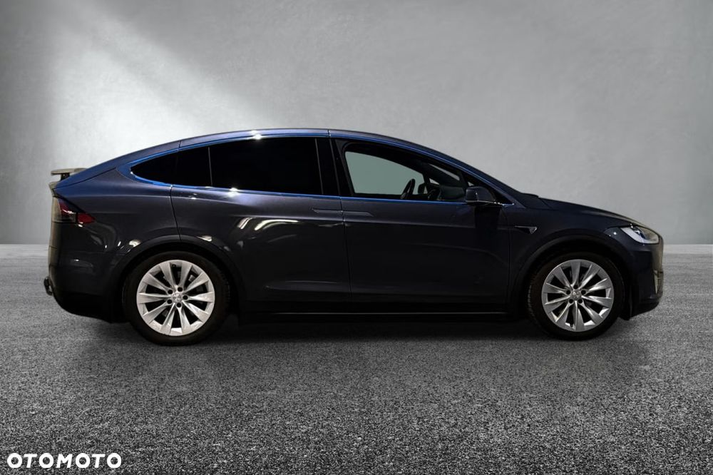 Tesla Model X - 2