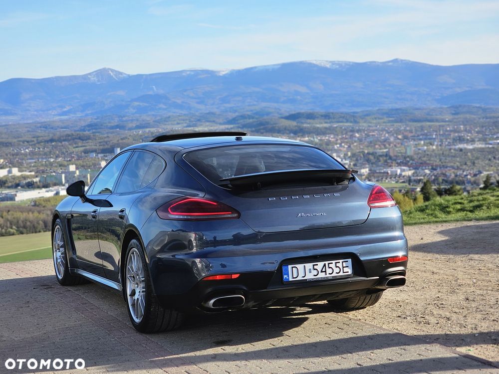 Porsche Panamera - 4