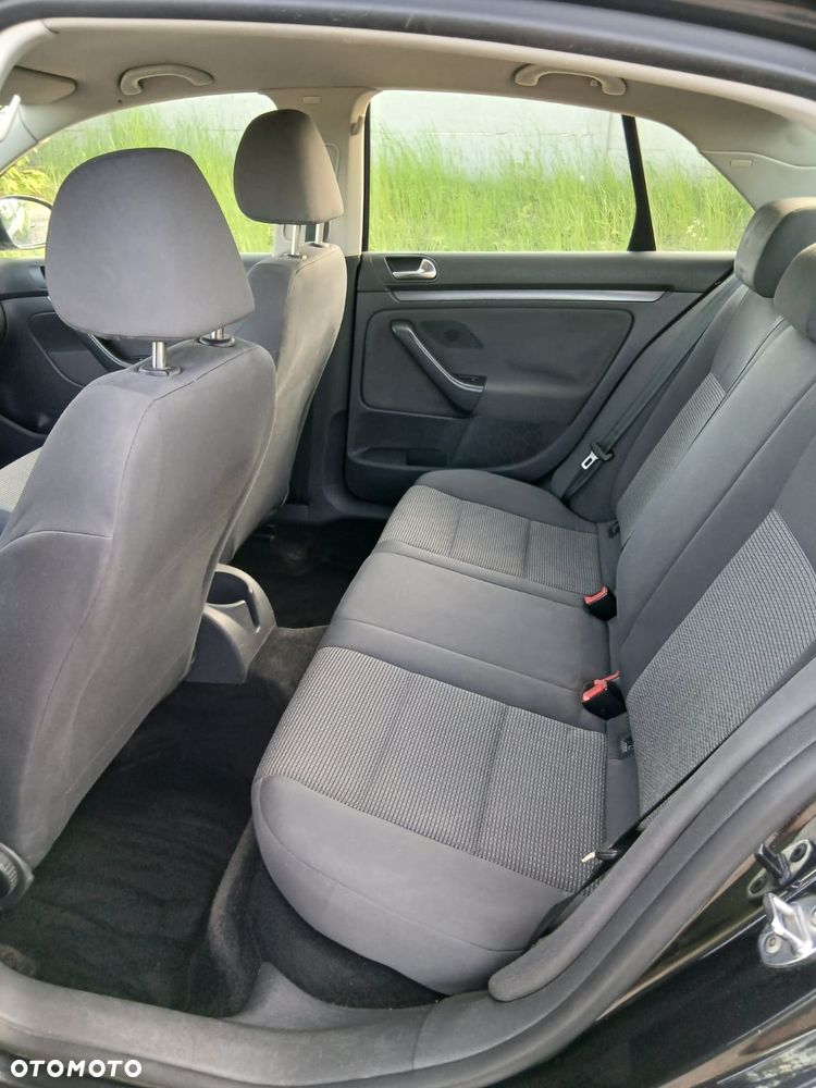 Volkswagen Jetta 1.9 TDI Sportline - 8