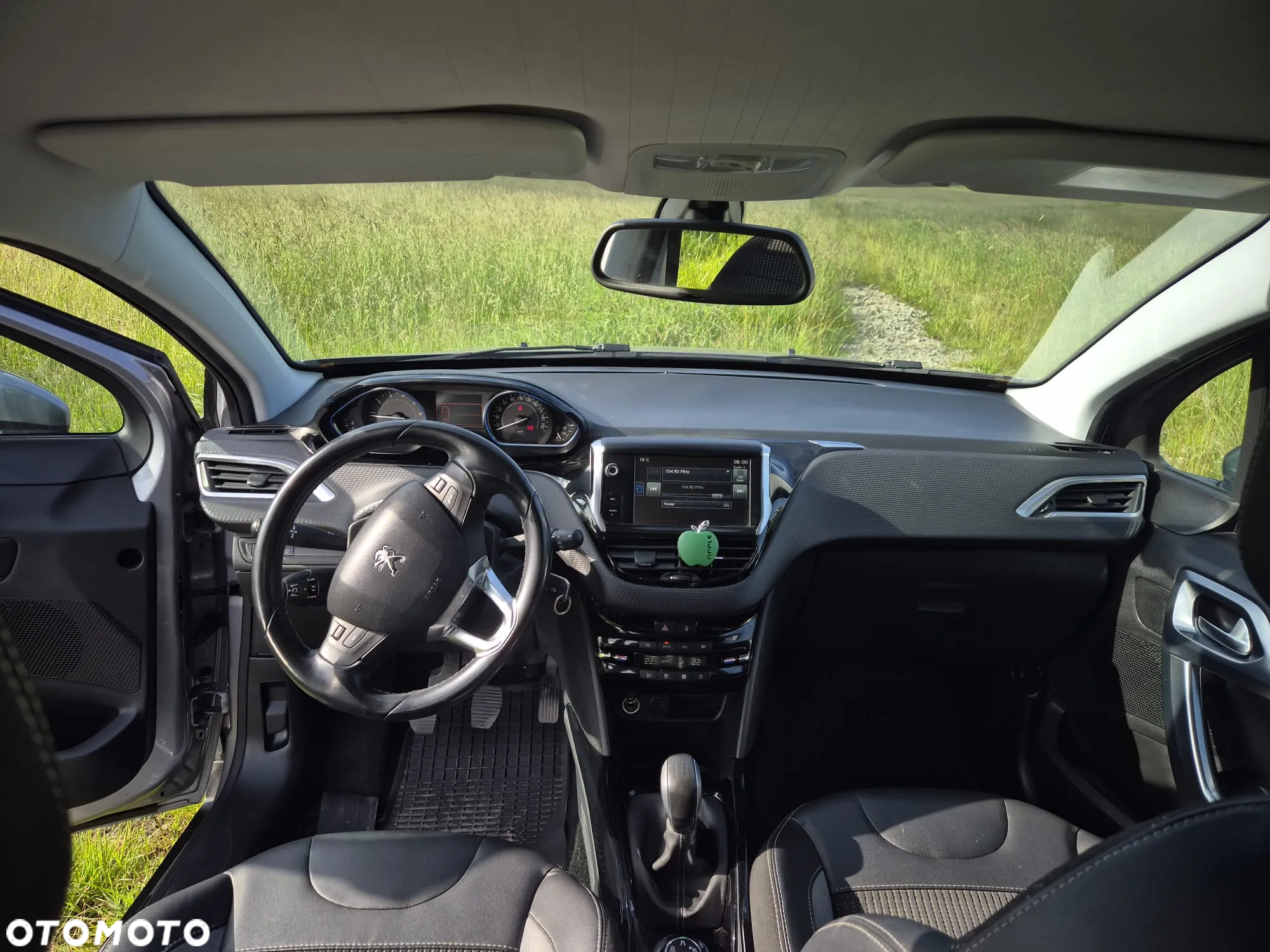 Peugeot 2008 1.2 Pure Tech Allure S&S - 12