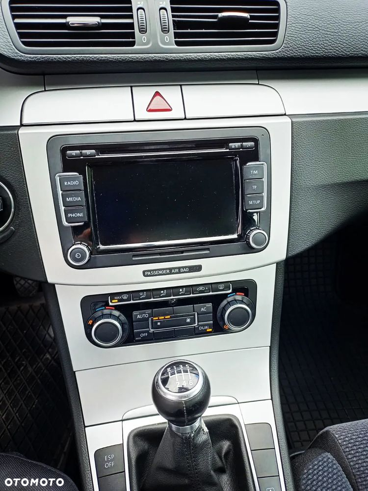 Volkswagen Passat 2.0 TDI Comfortline - 12