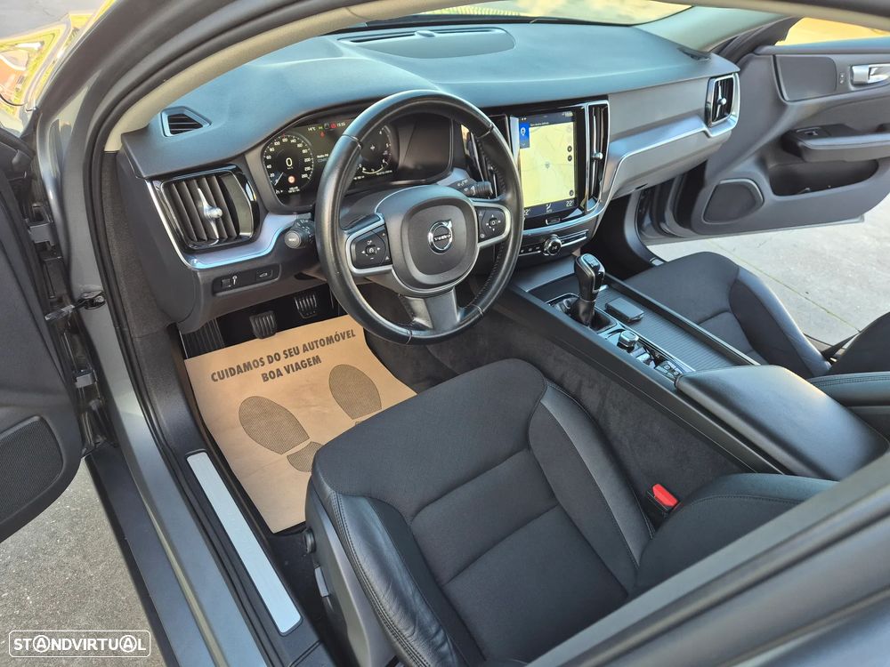 Volvo V60 2.0 D3 Momentum Plus - 17