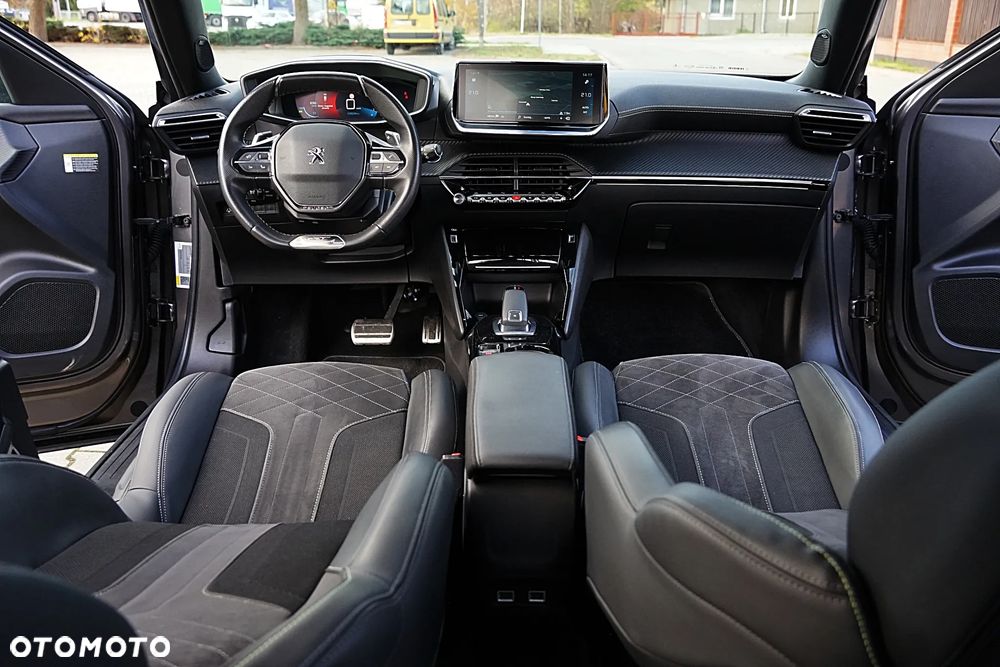 Peugeot 2008 PureTech 130 EAT8 GT - 14