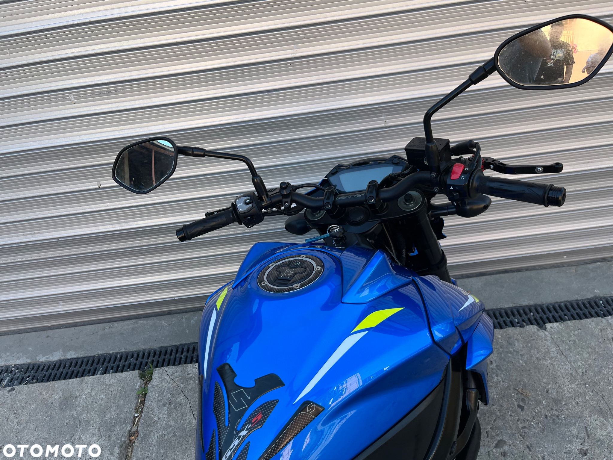 Suzuki GSX - 12