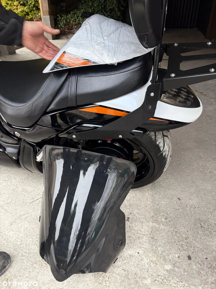 Suzuki Intruder - 33