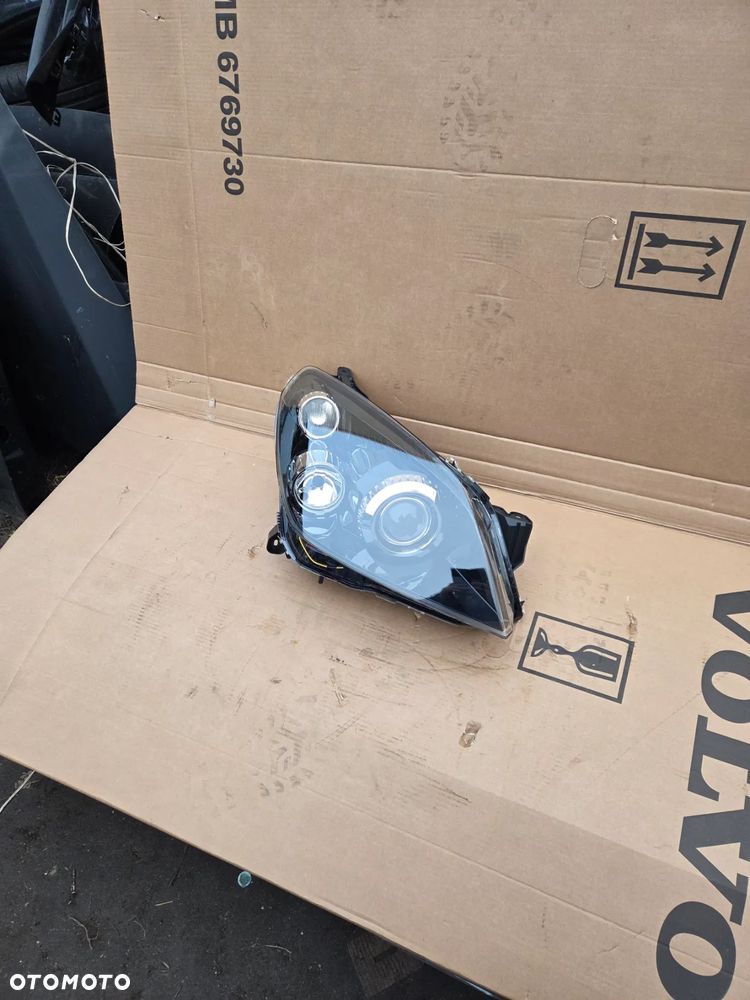 Reflektor Lampa prawa prawy przód przednia OPEL ASTRA H III GTC Xenon 93190391 - 2