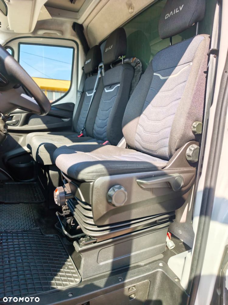 Iveco DAILY 35S18 WINDA DHOLLANDIA BAR 750KG FIRNA PLANDEKA 9EP KLAPA BEZWYPADKOWY SERWISOWANY FV23% - 19