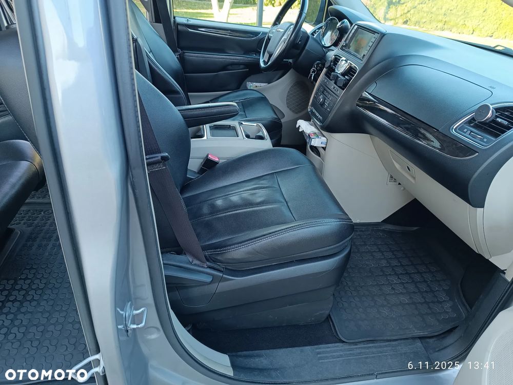 Chrysler Town & Country 3.6 Touring - 24