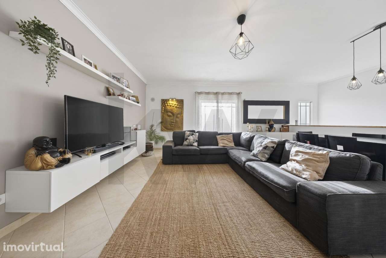 Moradia T3 Duplex com Suite, Closet e Terraço - Quinta do Conde - Grande imagem: 3/42