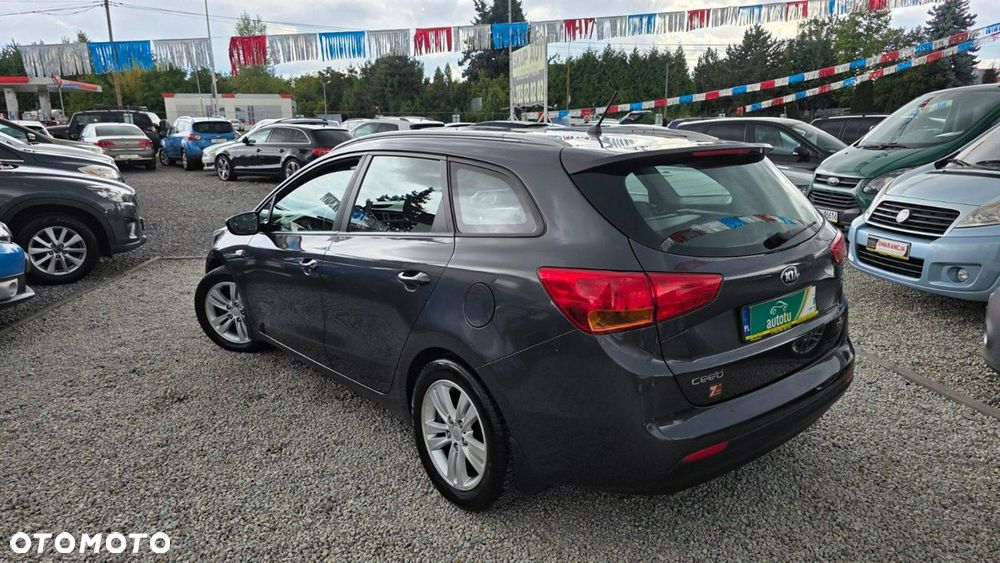 Kia Ceed - 10