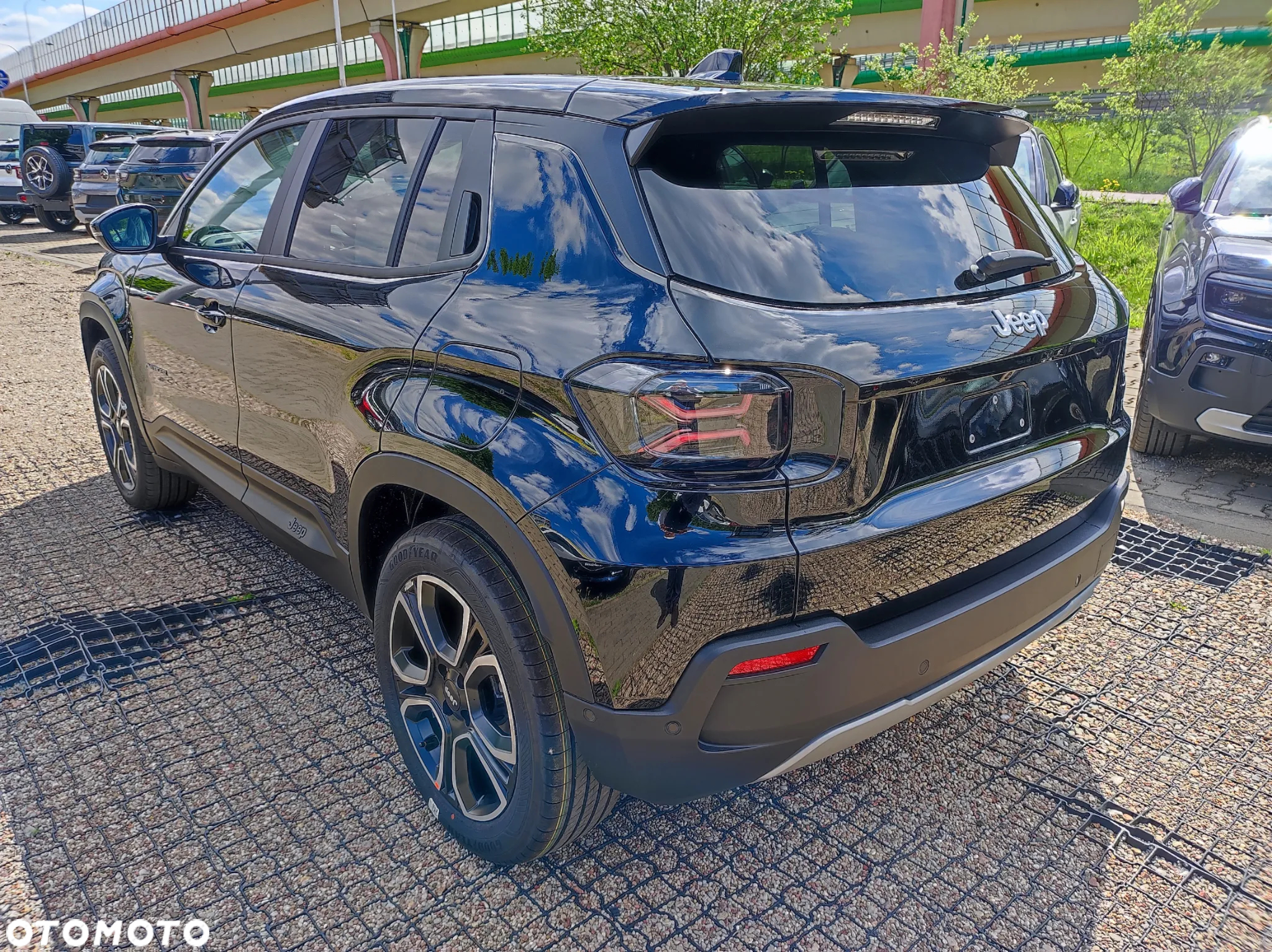 Jeep Avenger 1.2 T3 mHEV Summit FWD eDCT6 - 14