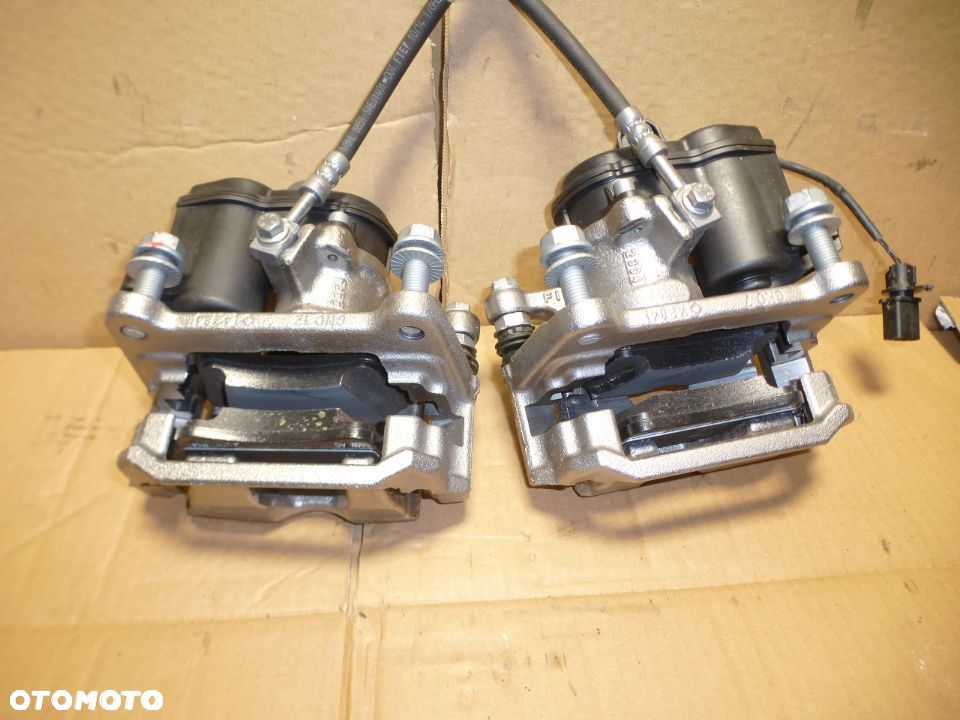 ZACISK HAMULCOWY TYŁ LEWY LUB PRAWY AUDI A4 B9 8W NOWY!!! - 2