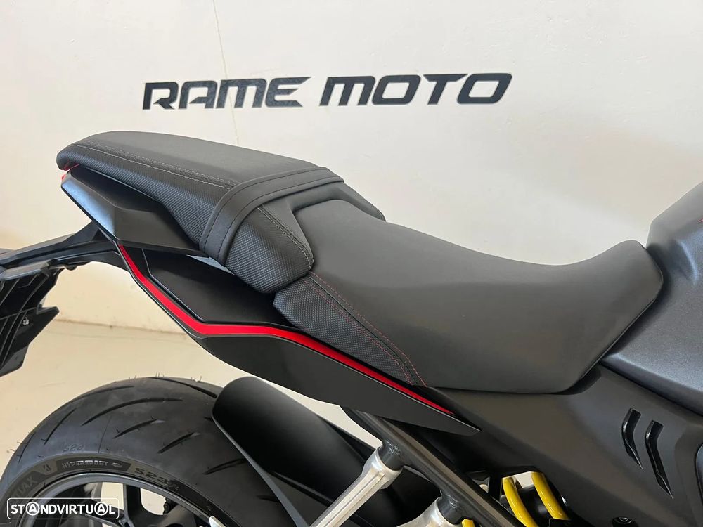 Honda CBR 650R - 11