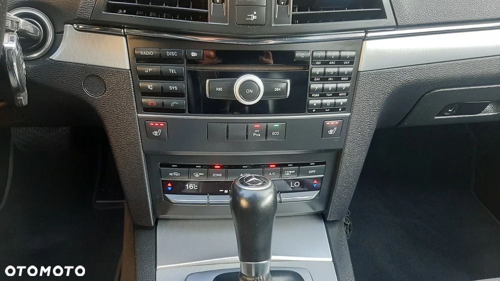 Mercedes-Benz Klasa E 200 BlueEFFICIENCY 7G-TRONIC Avantgarde - 23