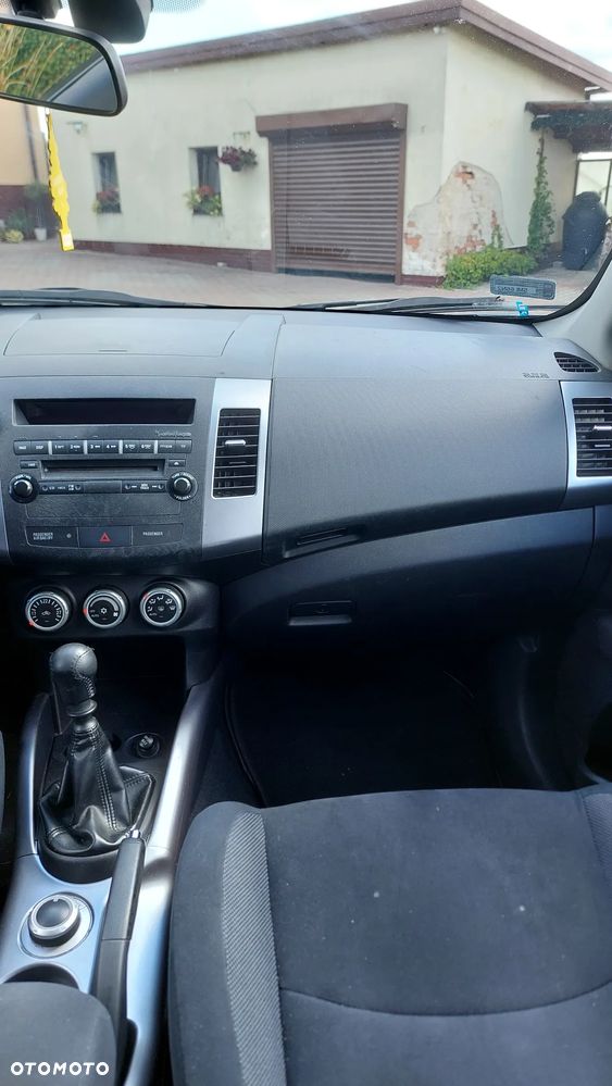 Mitsubishi Outlander 2.0 DID Intense + - 9
