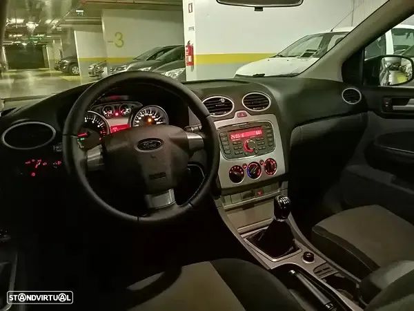 Ford Focus 1.4 16V Trend - 12
