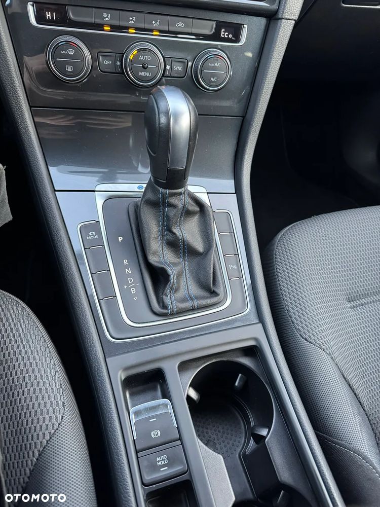 Volkswagen Golf - 24