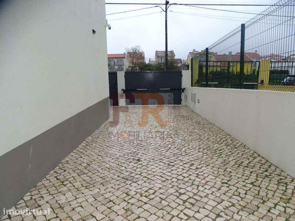 Moradia Geminada Duplex T3 Arrendamento, Fernão Ferro - Grande imagem: 2/12