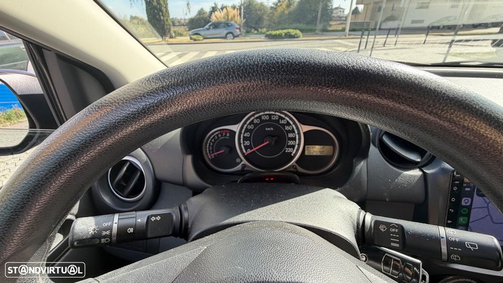 Mazda 2 2011 photo 3