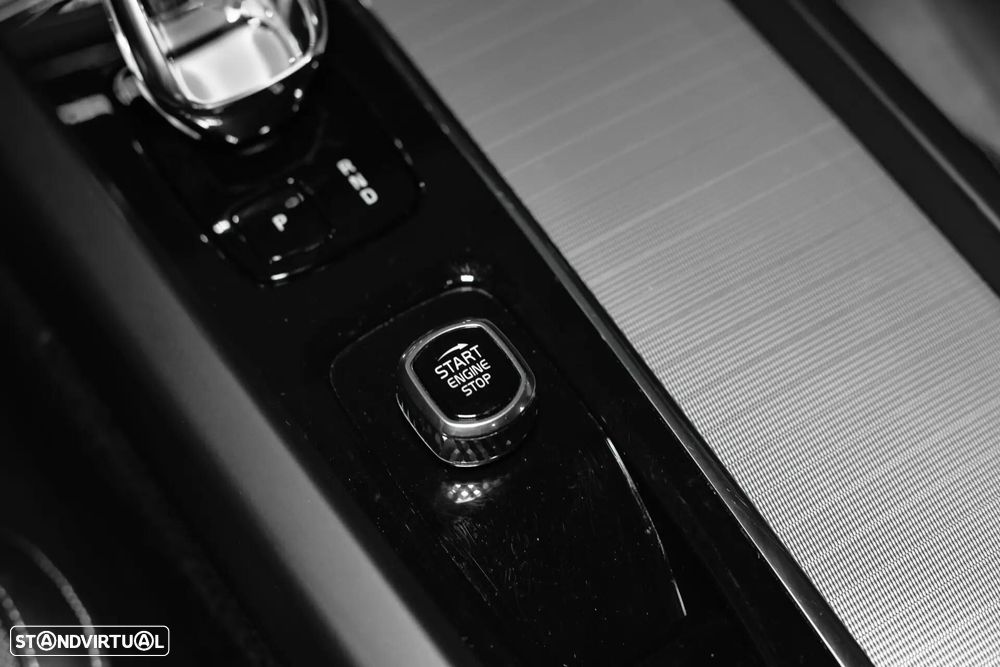 Volvo XC 60 T8 AWD Plus Black Edition - 32