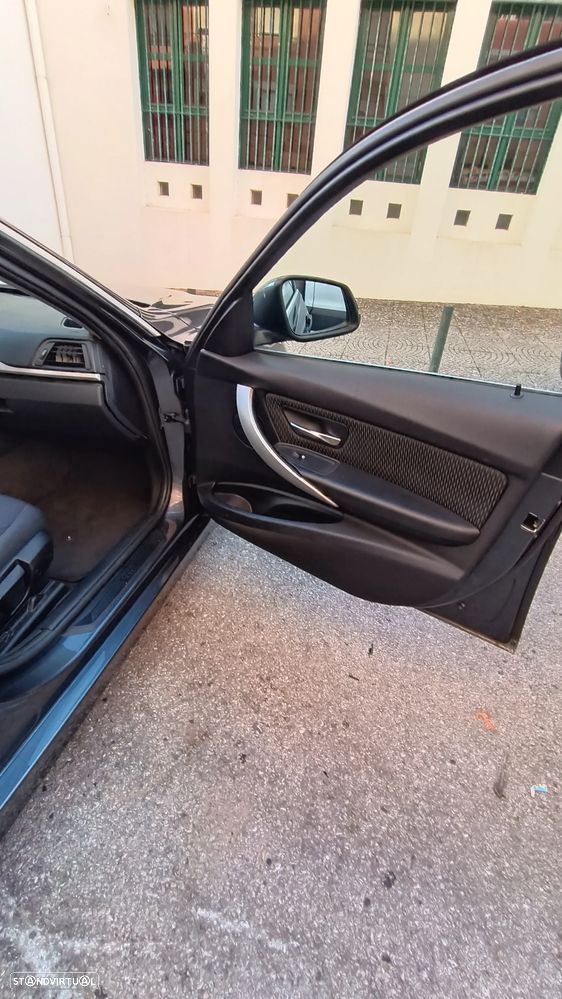 BMW 318 d Touring - 13