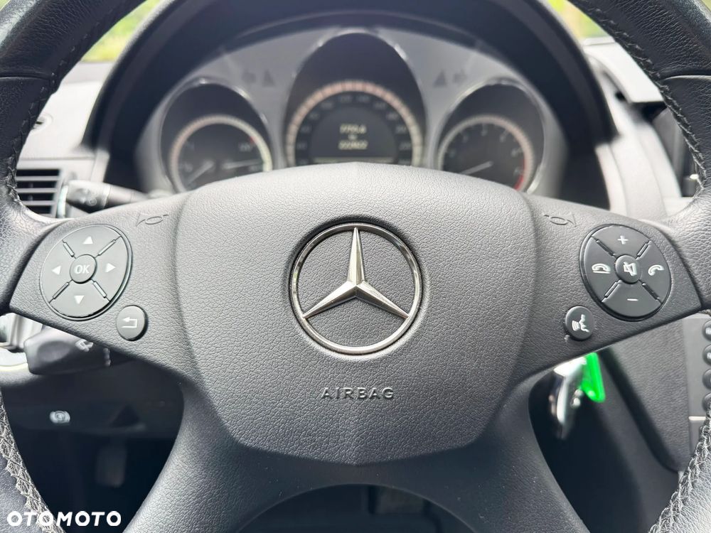 Mercedes-Benz Klasa C 250 CGI Automatik BlueEFFICIENCY Avantgarde - 22