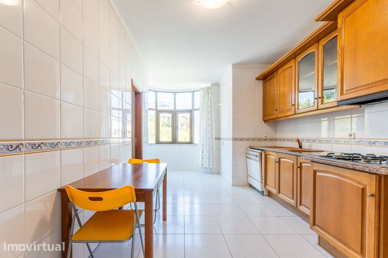 Arrendamento / Apartamento T3 / Av. General Humberto Delgado