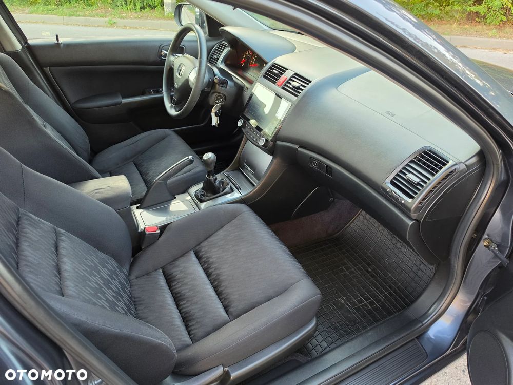 Honda Accord 2.0 ES - 26