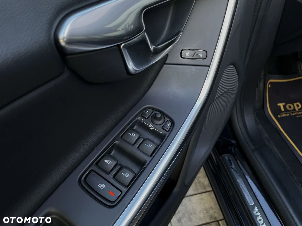 Volvo V60 T3 Summum - 32
