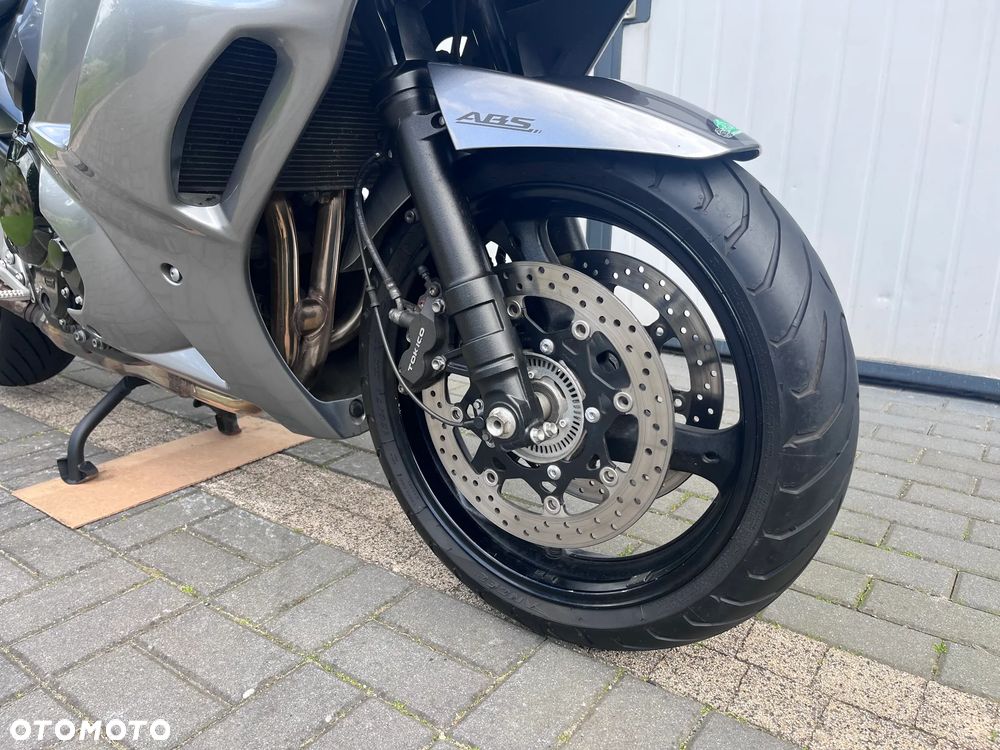 Suzuki GSX - 26