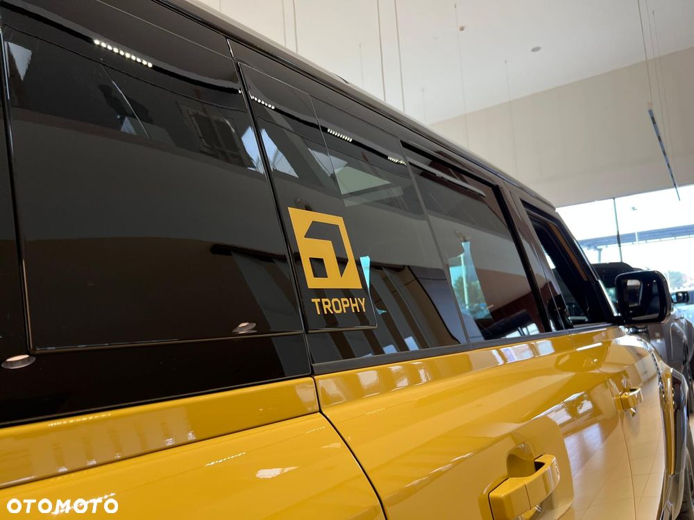 Land Rover Defender - 11