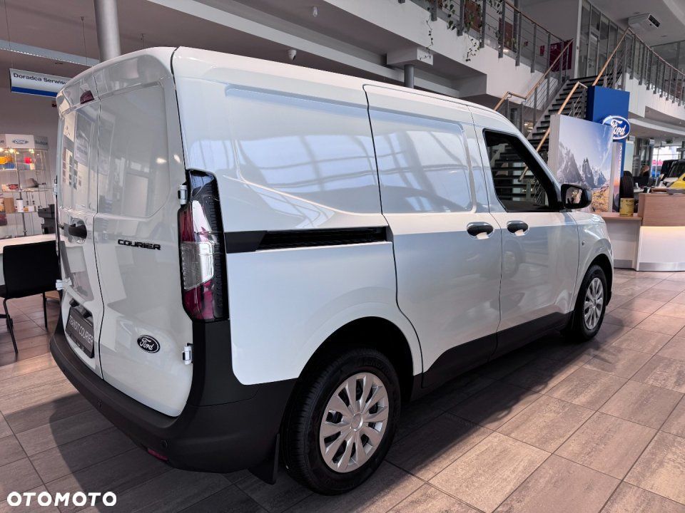 Ford Transit Courier - 8