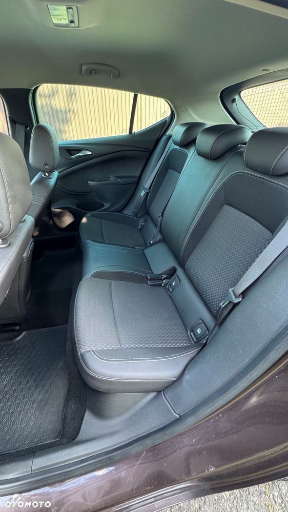 Opel Astra 1.4 T Enjoy S&S - 19