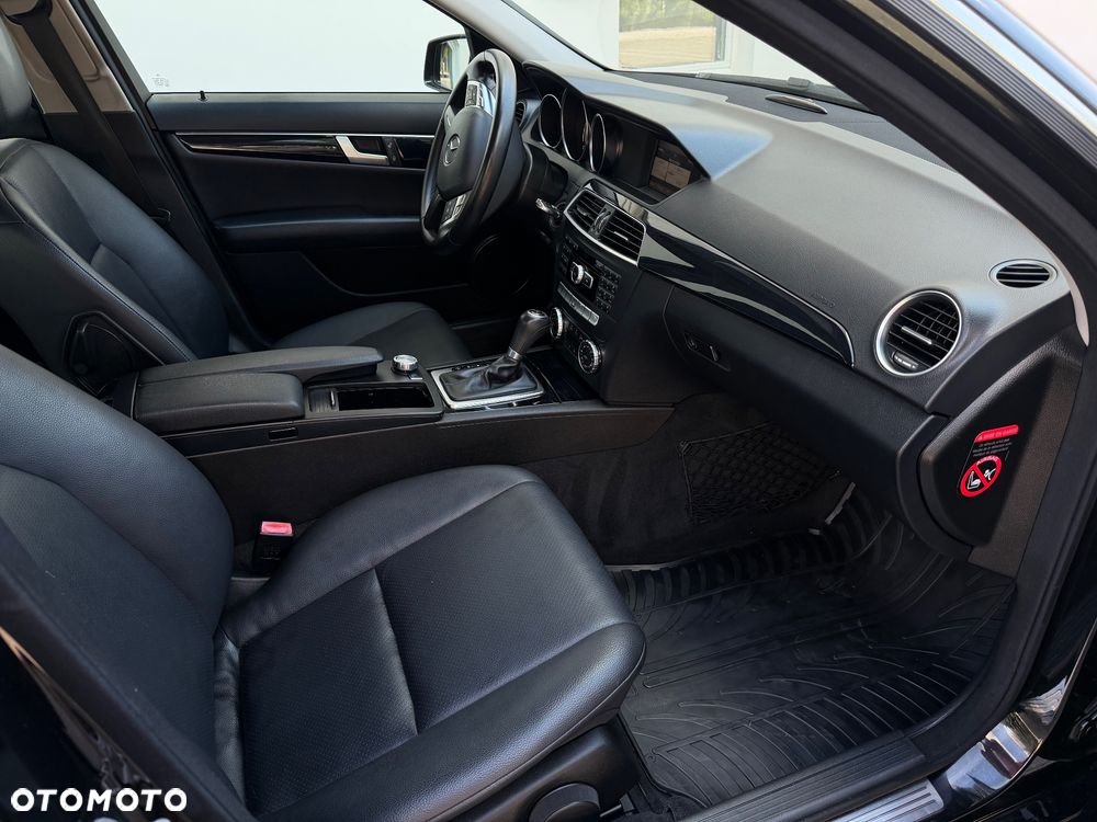 Mercedes-Benz Klasa C 220 CDI DPF Automatik Avantgarde - 17