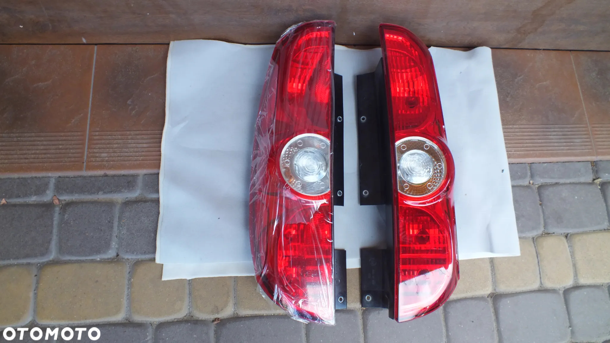 Lampa tylna prawa Fiat Doblo II - 3