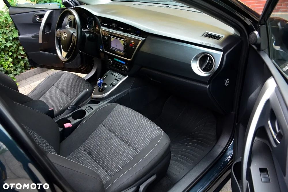 Toyota Auris Hybrid 135 Prestige - 23