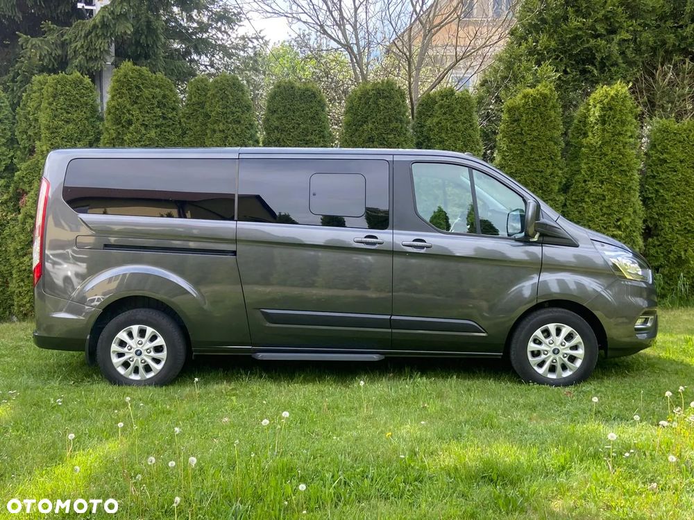 Ford Tourneo Custom - 12