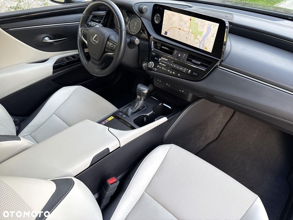 Lexus ES 300h Business Edition - 10
